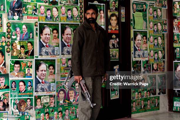 Security guard stands his post at the PML-N secretariat, before former prime minister, Nawaz Sharif gives a press conference, February 17, 2008 in...