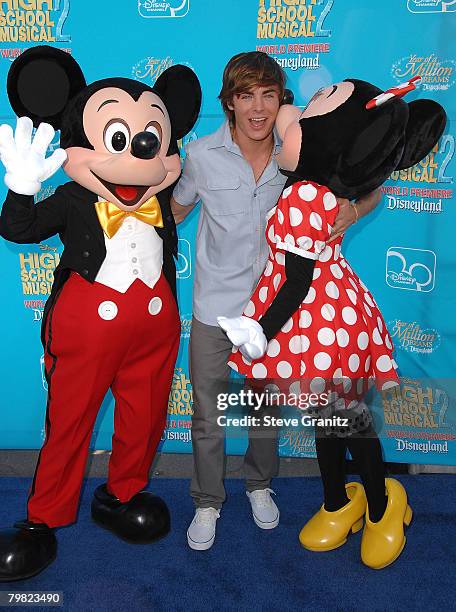 Zac Mouse 1,201 Minnie Mouse Disneyland Photos & High Res Pictures - Getty Images