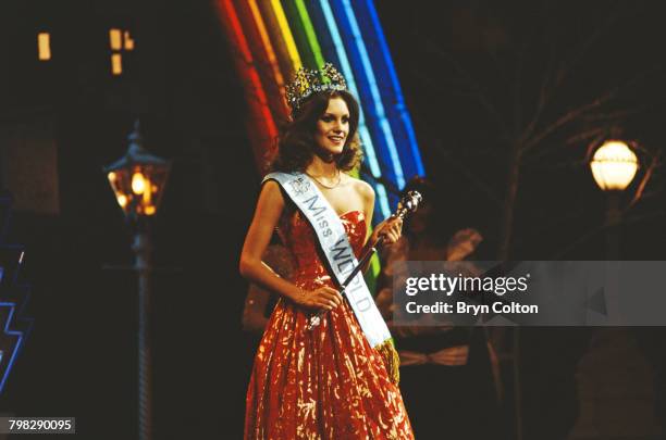 Miss United Kingdom, Sarah Jane Hutt is crowned Miss World 1983, during the 33rd Miss World pageant at the Royal Albert Hall, London, 17th November...