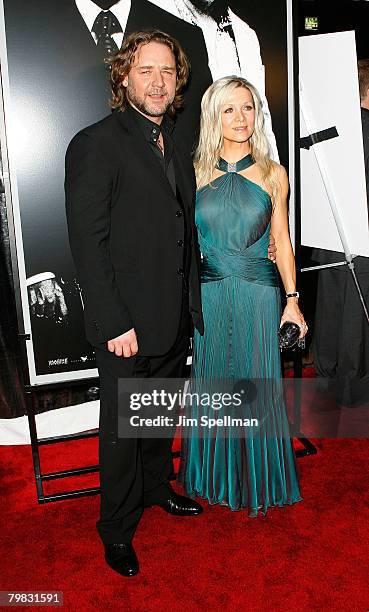 Actor Russell Crowe and Danielle Spencer arrive at "American Gangster" premiere at the Apollo Theater on October 19, 2007 in New York City, New York.