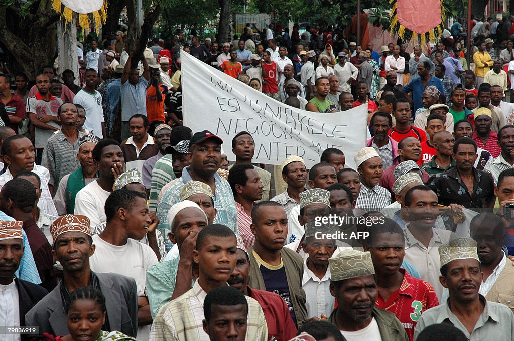 A crowd of sympathizers of leader Colone