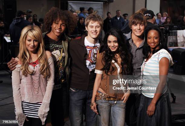 Ashley Tisdale, Corbin Bleu, Lucas Grabeel, Vanessa Anne Hudgens, Zac Efron and Monique Coleman of "High School Musical"