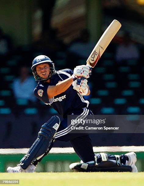 Brad Hodge of the Bushrangers sweeps during the Ford Ranger Cup match between the New South Wales Blues and the Victorian Bushrangers at the Sydney...