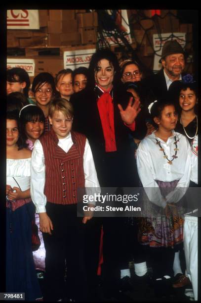 Greatest Michael Jackson Shoe Moments [PHOTOS] – Footwear News