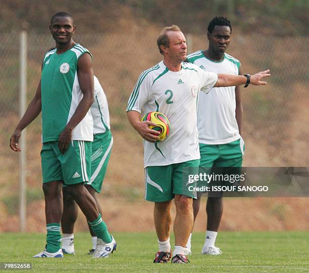 Picture taken on January 30, 2008 in Takoradi shows the German coach of the "Super Eagles" the national football team Nigeria Berti Vogts talking...