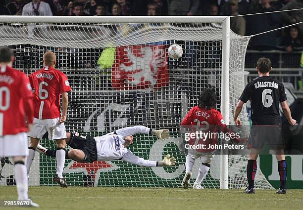 Carlos Tevez of Manchester United scores their first goal the UEFA Champions League first knockout round match between Olympique Lyonnais and...