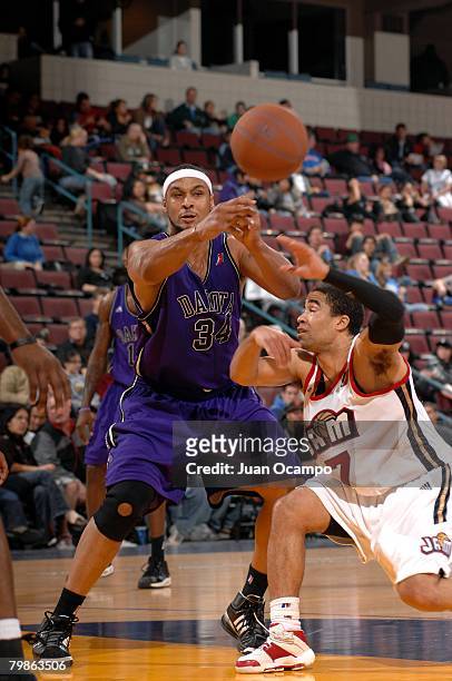 Will Frisby of the Dakota Wizards passes during the game against the Bakersfield Jam on February 2, 2008 at Rabobank Arena in Bakersfield,...