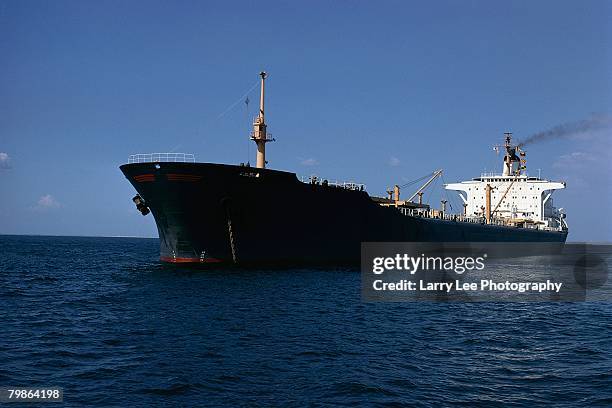 oil tanker - oil tanker ships stock pictures, royalty-free photos & images