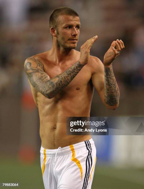 David Beckham of the Los Angeles Glaxy acknowledges the crowd after the game against Gamba Osaka during the Pan Pacific Championships on February 20,...