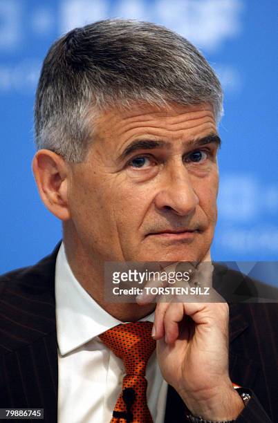 Juergen Hambrecht, chairman of German chemical giant BASF, gives a press conference on February 21, 2008 in Ludwigshafen to present his company's...
