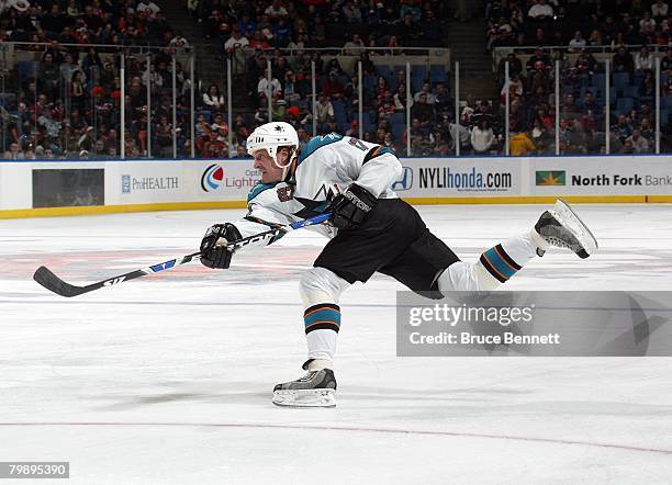 Jeremy Roenick of the San Jose Sharks skates against the New York Islanders on February 18, 2008 at the Nassau Coliseum in Uniondale, New York. The...