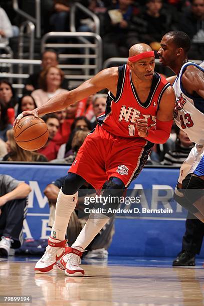 Vince Carter of the New Jersey Nets goes up against Quinton Ross of the Los Angeles Clippers during the game on January 19, 2008 at Staples Center in...