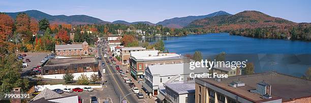 town and lake placid - lake placid town - fotografias e filmes do acervo