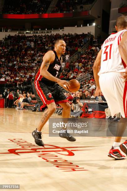 Shawn Marion of the Miami Heat dribbles the ball past Shane Battier of the Houston Rockets on February 21, 2008 at the Toyota Center in Houston,...