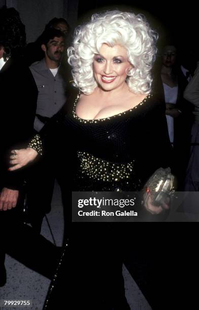 Musician Dolly Parton attends the 53rd Annual Academy Awards on March 31, 1981 at Dorothy Chandler Pavilion in Los Angeles, California.