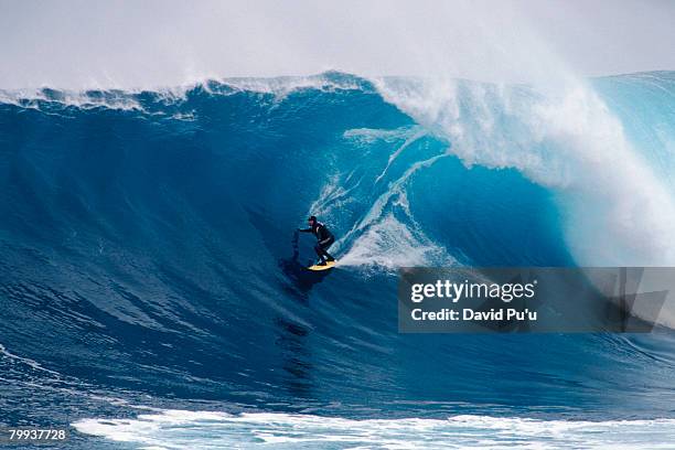 surfer catching a wave - david puu stock pictures, royalty-free photos & images