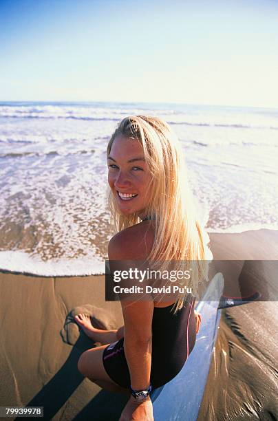 surfer resting on beach - david puu stock-fotos und bilder