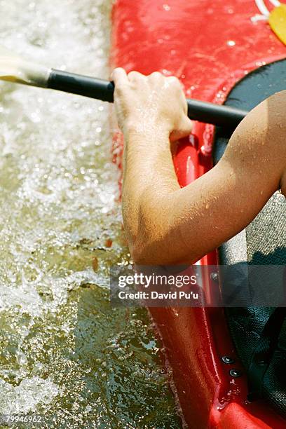 man in kayak holding oar - david puu stock-fotos und bilder