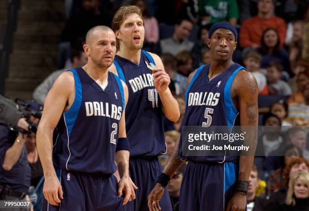 Jason Kidd, Dirk Nowitzki and Josh Howard of the Dallas Mavericks look on during a game against the Memphis Grizzlies at the FedExForum February 22,...