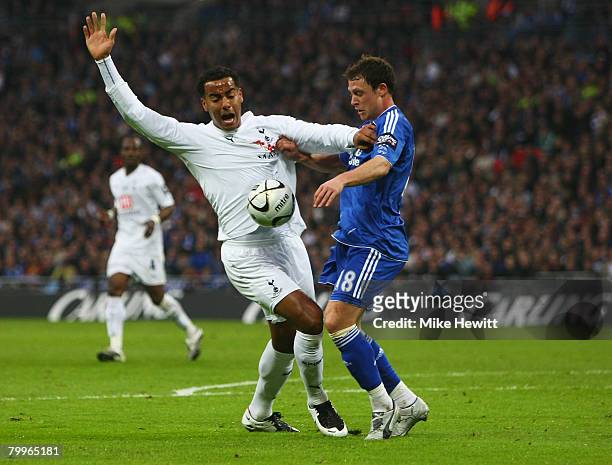 Tom Huddlestone of Tottenham Hotspur appeals as Wayne Bridge of Chelsea handles the ball for a penalty kick during the Carling Cup Final between...