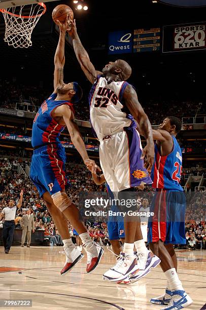 Shaquille O'Neal of the Phoenix Suns tries to get a rebound from Rasheed Wallace of the Detroit Pistons in an NBA game played at U.S. Airways Center...