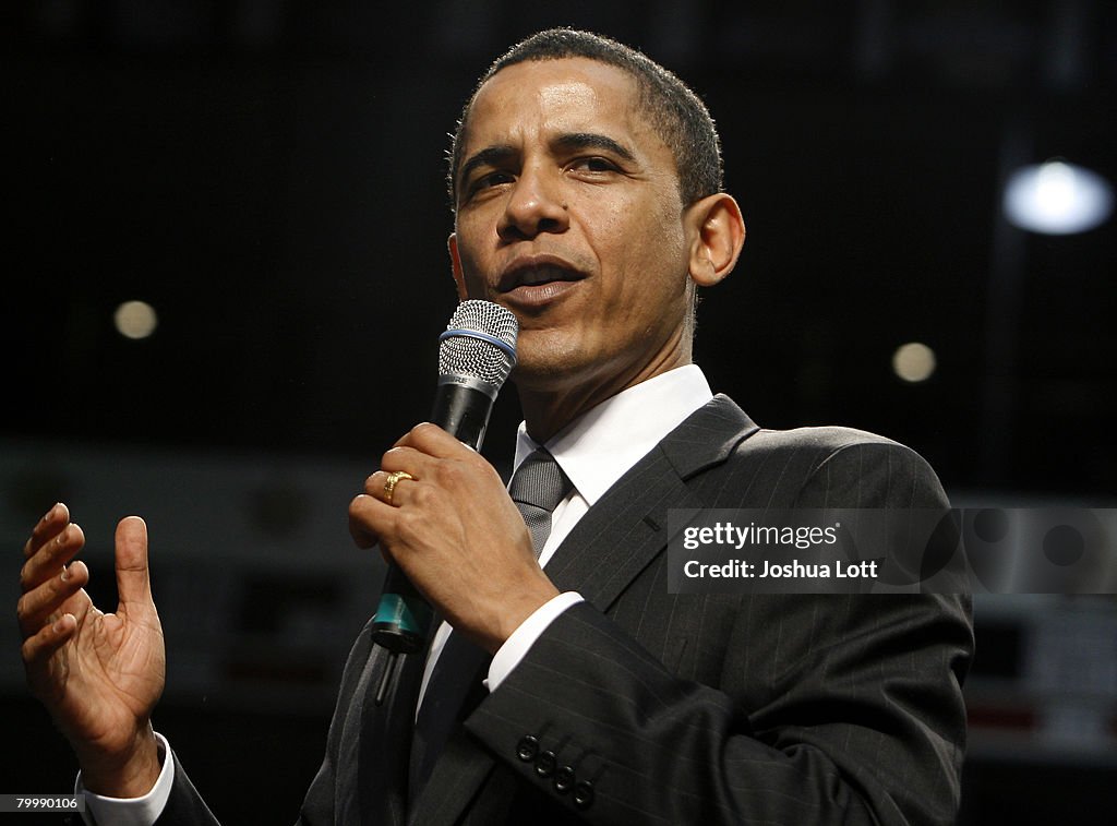 Barack Obama Campaigns In Cincinnati
