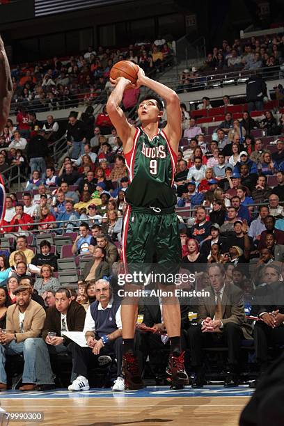 Yi Jianlian of the Milwaukee Bucks shoots a jump shot during the game against the Detroit Pistons at the Palace of Auburn Hills on February 22, 2008...