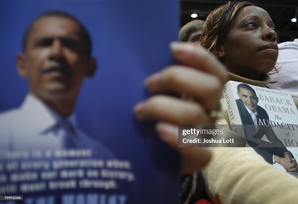 Barack Obama Campaigns In Cincinnati