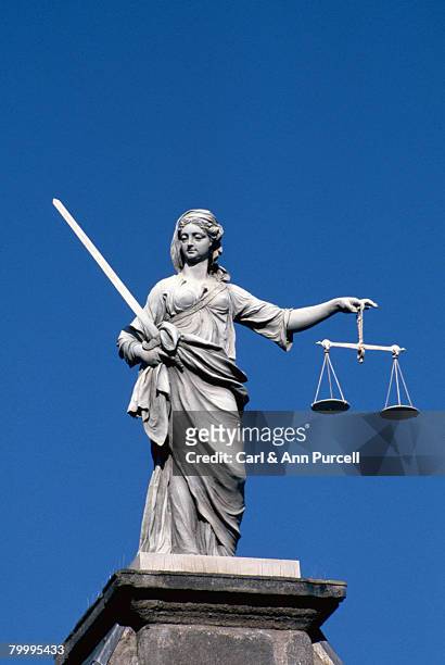 figure of justice at dublin castle - ann purcell stockfoto's en -beelden
