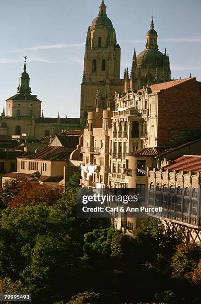 cathedral towers and buildings, segovia - ann purcell stockfoto's en -beelden