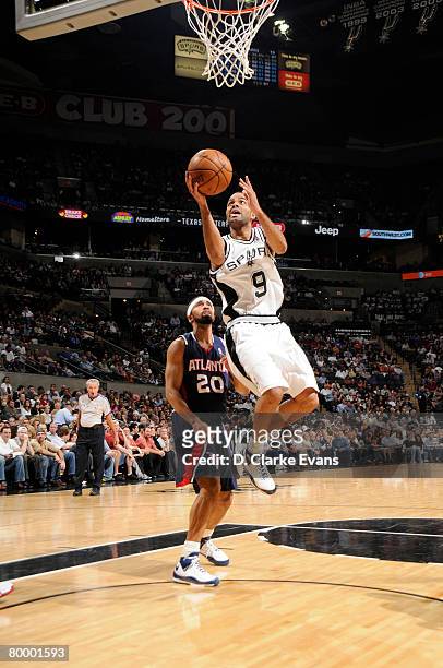 Tony Parker of the San Antonio Spurs shoots against Salim Stoudamire of the Atlanta Hawks on February 25, 2008 at the AT&T Center in San Antonio,...