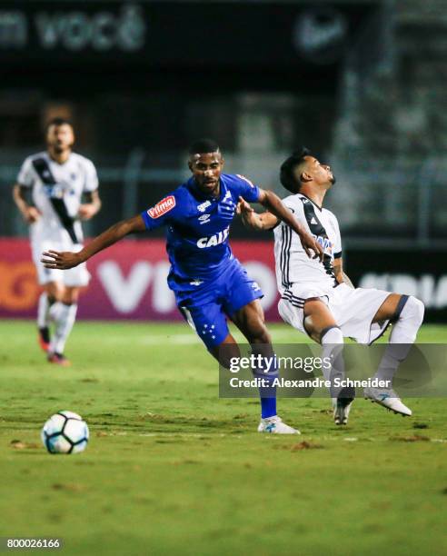 Lennon of Cruzeiro and Lucca of Ponte Preta in action during the match between Ponte Preta and Cruzeiro for the Brasileirao Series A 2017 at Moises...