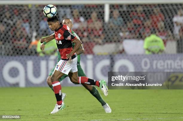 Marcio Araujo of Flamengo in action during the match between Flamengo and Chapecoense as part of Brasileirao Series A 2017 at Ilha do Urubu Stadium...