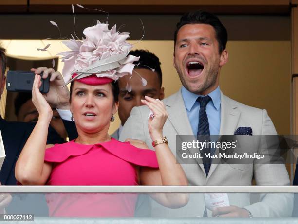 Susanna Reid and Mark Wright watch the Gold Cup as they attend day 3, Ladies Day, of Royal Ascot at Ascot Racecourse on June 22, 2017 in Ascot,...