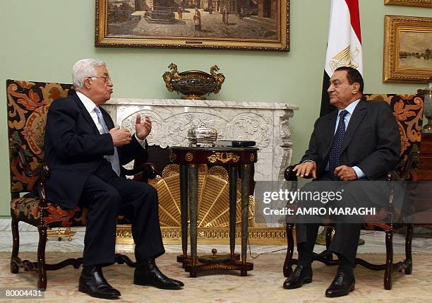 Egyptian President Hosni Mubarak meets with his Palestinian counterpart Mahmud Abbas in Cairo on February 26, 2008. AFP PHOTO/AMRO MARAGHI
