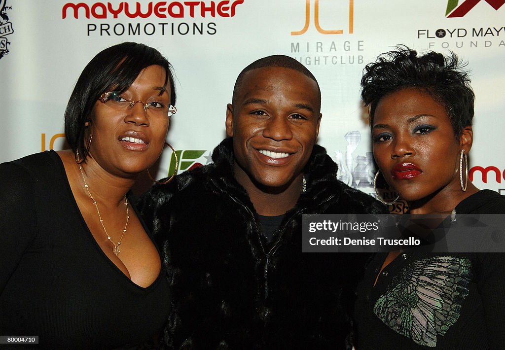 Boxer Floyd Mayweather Jr and his sisters Deltricia Howard and Fannie