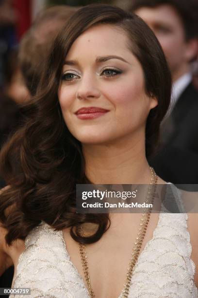 Actress Marion Cotillard arrives on the red carpet for The 80th Annual Academy Awards held at the Kodak Theater on February 24, 2008 in Hollywood,...
