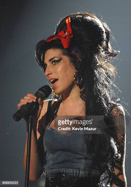 Singer Amy Winehouse performs at the 2007 MTV Europe Awards at Olympiahalle on November 1, 2007 in Munich.