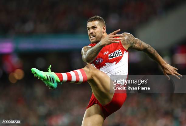 Lance Franklin of the Swans kicks for goal during the round 14 AFL match between the Sydney Swans and the Essendon Bombers at Sydney Cricket Ground...