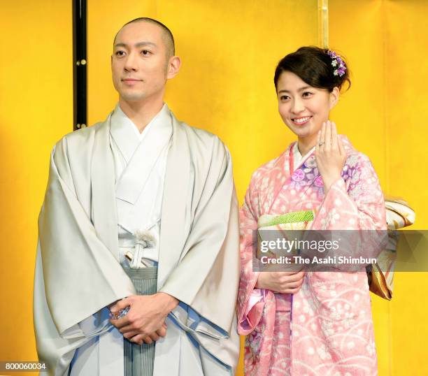 Kabuki actor Ebizo Ichikawa and former TV anchor Mao Kobayashi hold a press conference on their engagement at the Park Tower Hotel on January 29,...