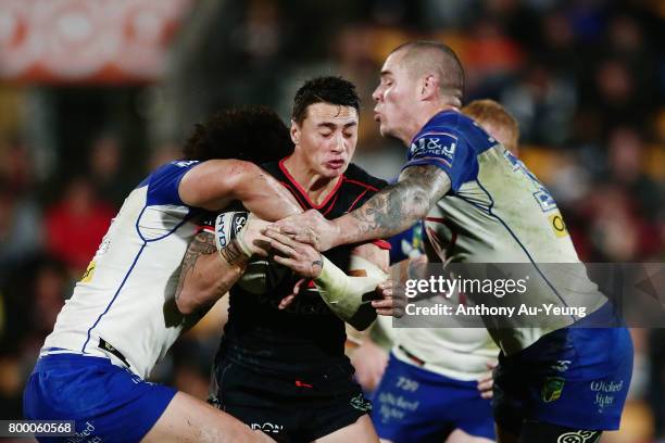 Charnze Nicoll-Klokstad of the Warriors is tackled by Raymond Faitala-Mariner and David Klemmer of the Bulldogs during the round 16 NRL match between...