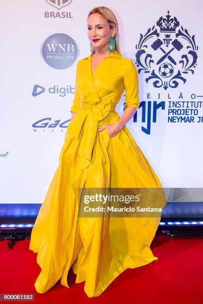 Claudia Leitte poses before a benefit auction at Hotel Unique on June 22, 2017 in Sao Paulo, Brazil.