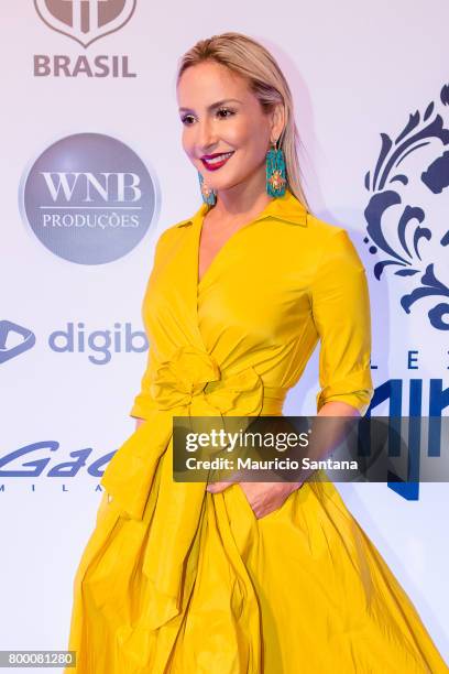 Claudia Leitte poses before a benefit auction at Hotel Unique on June 22, 2017 in Sao Paulo, Brazil.