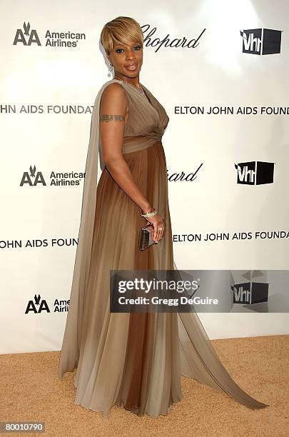 Singer Mary J. Blige attends the 16th Annual Elton John AIDS Foundation Oscar Party at the Pacific Design Center on February 24, 2008 in West...