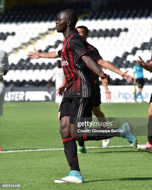 Siaka Hidara of AC Milan celebrates after scoring the goal 0-3 during the U16 Serie A Final match between AS Roma and AC Milan on June 23, 2017 in...