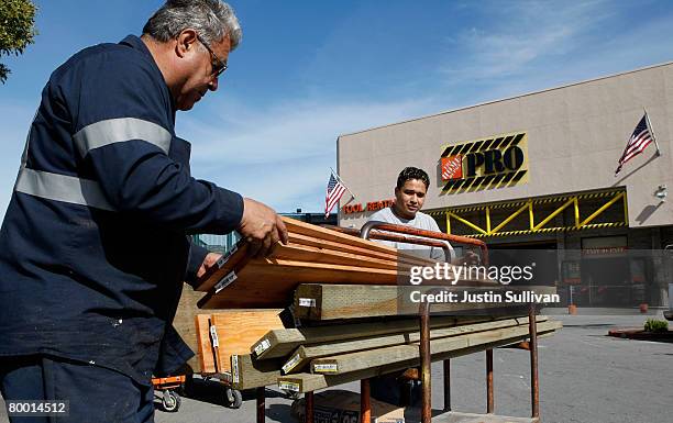 Victor Rameriz and Antonio Rameriz load wood into their truck outside of a Home Depot PRO store February 26, 2008 in Daly City, California. The Home...