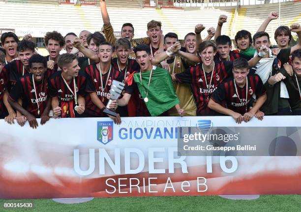 Players of AC Milan celebrate the victory after the U16 Serie A Final match between AS Roma and AC Milan on June 23, 2017 in Cesena, Italy.