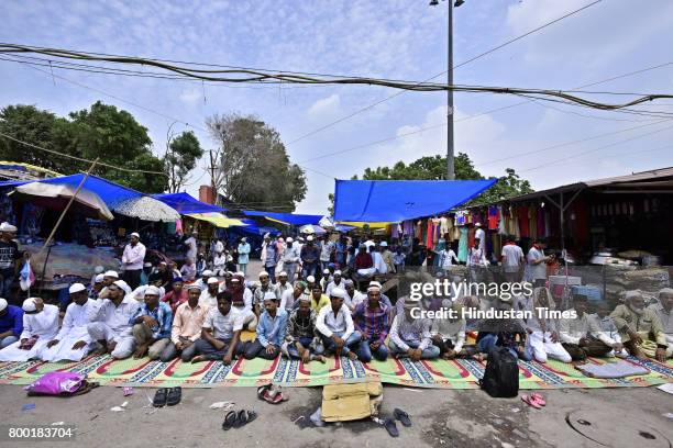 Indian Muslims offering prayers on the occasion of Juma-tul-Wida at Jama Masjid on June 23, 2017 in New Delhi, India.