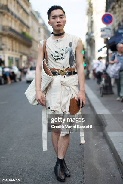 Guest poses wearing Loewe after the Namacheko show at the Cloitre des Billetes during Paris Fashion Week Menswear SS18 on June 23, 2017 in Paris,...