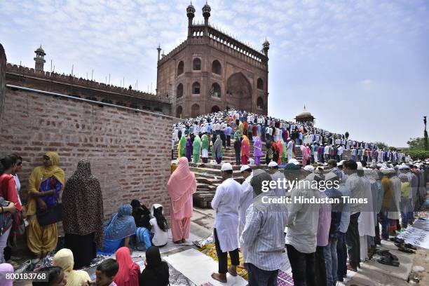Indian Muslims offering prayers on the occasion of Juma-tul-Wida at Jama Masjid on June 23, 2017 in New Delhi, India.